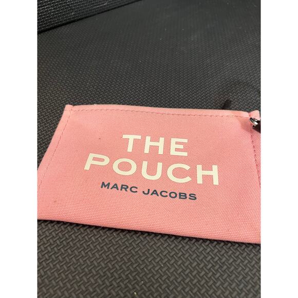 Marc Jacob’s x‎ Peanuts Snoopy Pink Canvas Graphic Print The Pouch Wristlet - Picture 4 of 11